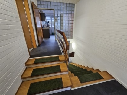 Vielseitig nutzbares B�rohaus mit Lagerfl�chen und Garagen in guter Lage