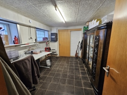 Vielseitig nutzbares B�rohaus mit Lagerfl�chen und Garagen in guter Lage