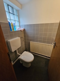 Vielseitig nutzbares B�rohaus mit Lagerfl�chen und Garagen in guter Lage