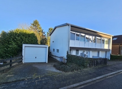 Vielseitig nutzbares B�rohaus mit Lagerfl�chen und Garagen in guter Lage