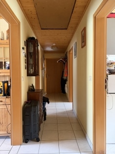 Vielseitig nutzbares Zweifamilienhaus mit Potenzial in Niederfell