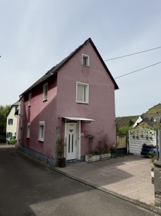 Vielseitig nutzbares Zweifamilienhaus mit Potenzial in Niederfell