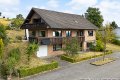 Weitblick in Langscheid bei Mayen: Wohnhaus mit Einliegerwohnung und Garagen