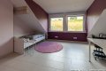Weitblick in Langscheid bei Mayen: Wohnhaus mit Einliegerwohnung und Garagen