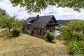Weitblick in Langscheid bei Mayen: Wohnhaus mit Einliegerwohnung und Garagen