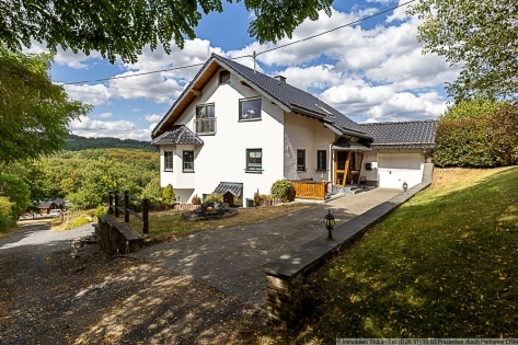 Weitblick ins Gr�ne: Einfamilienhaus aus 2002 mit Einliegerwohnung bei Adenau