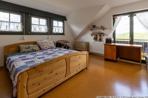 Weitblick ins Gr�ne: Einfamilienhaus aus 2002 mit Einliegerwohnung bei Adenau