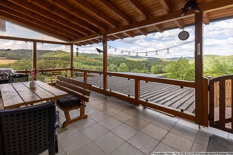 Weitblick ins Gr�ne: Einfamilienhaus aus 2002 mit Einliegerwohnung bei Adenau
