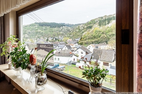 Weitblick ber das Kesselinger Tal: Wohnhaus in ruhiger Ortsrandlage