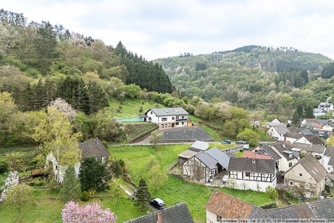 Weitblick ber das Kesselinger Tal: Wohnhaus in ruhiger Ortsrandlage