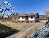 Weitl�ufiges Grundst�ck am Ortsrand: Bungalow mit Doppelgarage