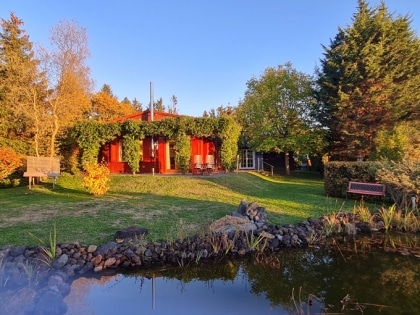 Willkommen in deinem neuen Zuhause. Freistehender Landbungalow mit unverbauter Weitsicht - sofort bezugsfertig.
