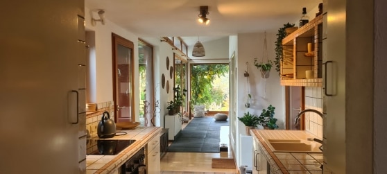 Willkommen in deinem neuen Zuhause. Freistehender Landbungalow mit unverbauter Weitsicht - sofort bezugsfertig.