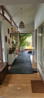 Willkommen in deinem neuen Zuhause. Freistehender Landbungalow mit unverbauter Weitsicht - sofort bezugsfertig.