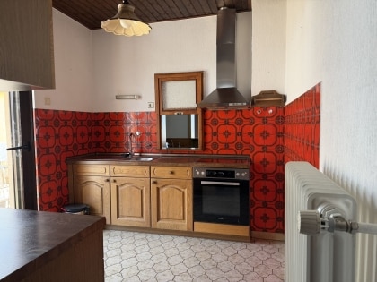 Wohnen auf einer Ebene: Bungalow mit Garten und Ausbaupotenzial in Ramersbach