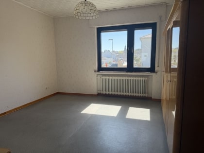 Wohnen auf einer Ebene: Bungalow mit Garten und Ausbaupotenzial in Ramersbach