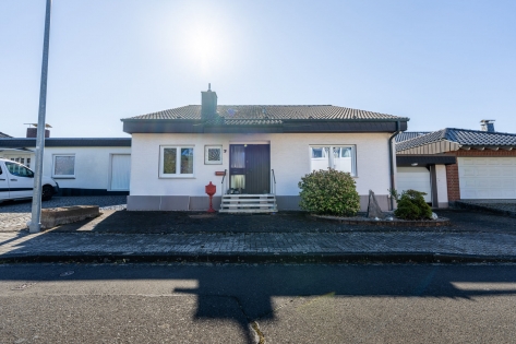 Wohnen auf einer Ebene in Rheinn�he - gepflegter Bungalow mit Garten in Unkel