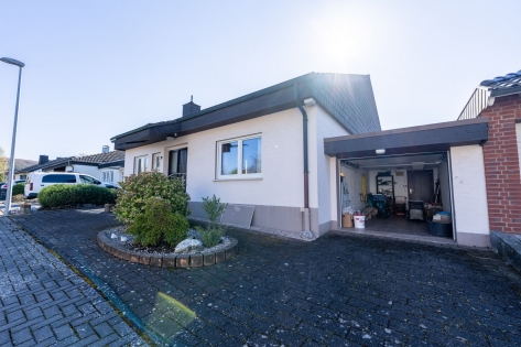 Wohnen auf einer Ebene in Rheinn�he - gepflegter Bungalow mit Garten in Unkel