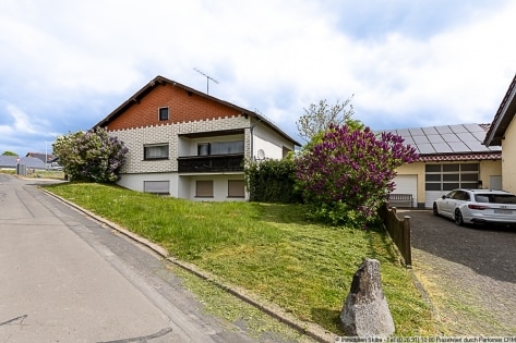 Wohnen auf einer Ebene in der Vulkaneifel: Einfamilienhaus mit Garten u. Garage in Uersfeld b. Ulmen