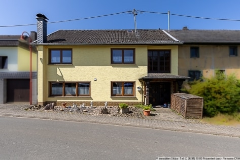 Wohnhaus mit Doppelgarage und Garten im ruhig gelegenen Pomster, N�he N�rburgring