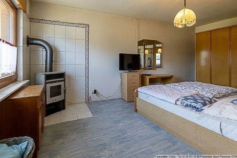 Wohnhaus mit Doppelgarage und Garten im ruhig gelegenen Pomster, N�he N�rburgring
