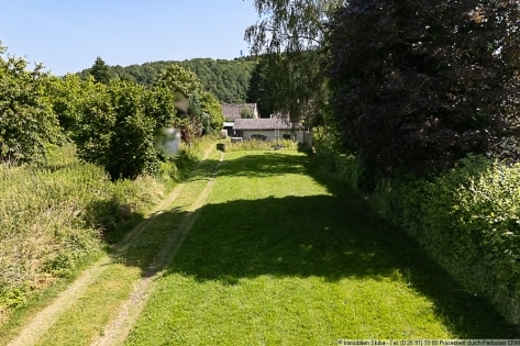 Wohnhaus mit Doppelgarage und Garten im ruhig gelegenen Pomster, N�he N�rburgring