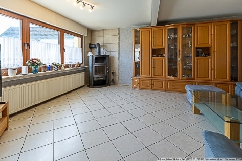 Wohnhaus mit Doppelgarage und Garten im ruhig gelegenen Pomster, N�he N�rburgring