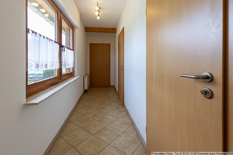 Wohnhaus mit Doppelgarage und Garten im ruhig gelegenen Pomster, N�he N�rburgring