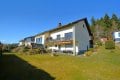   Wunderschn gelegener Bungalow mit Einliegerwohnung, Terrasse, Balkon, Garten, Garage, PV-Anlage und einmaligem Ausblick