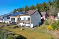   Wunderschn gelegener Bungalow mit Einliegerwohnung, Terrasse, Balkon, Garten, Garage, PV-Anlage und einmaligem Ausblick