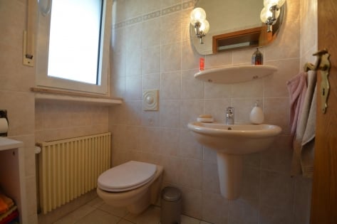   Wunderschn gelegener Bungalow mit Einliegerwohnung, Terrasse, Balkon, Garten, Garage, PV-Anlage und einmaligem Ausblick