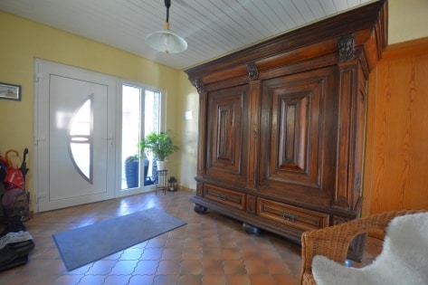   Wunderschn gelegener Bungalow mit Einliegerwohnung, Terrasse, Balkon, Garten, Garage, PV-Anlage und einmaligem Ausblick