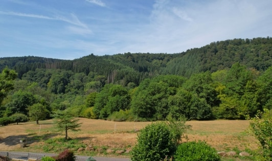 Wundersch�n gelegenes, freistehendes Einfamilienhaus mit Garage, Terrasse, Garten und Aussicht