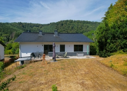 Wundersch�n gelegenes, freistehendes Einfamilienhaus mit Garage, Terrasse, Garten und Aussicht