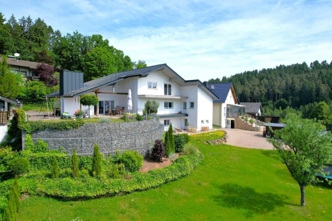 Wunderschn gelegenes, gerumiges Landhaus mit Terrasse, Balkon, Einliegerwohnung, Garage und einmaligem Ausblick