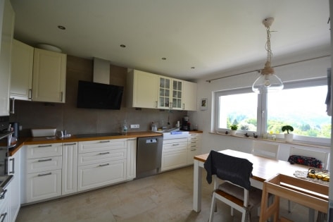 Wunderschn gelegenes, gerumiges Landhaus mit Terrasse, Balkon, Einliegerwohnung, Garage und einmaligem Ausblick