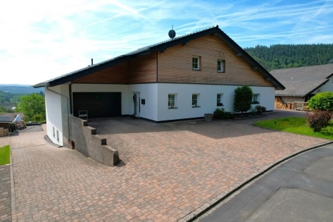Wunderschn gelegenes, gerumiges Landhaus mit Terrasse, Balkon, Einliegerwohnung, Garage und einmaligem Ausblick