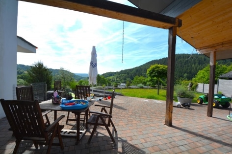 Wunderschn gelegenes, gerumiges Landhaus mit Terrasse, Balkon, Einliegerwohnung, Garage und einmaligem Ausblick