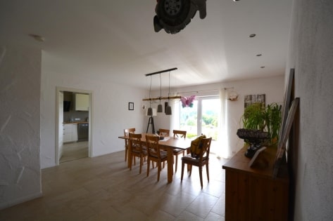 Wunderschn gelegenes, gerumiges Landhaus mit Terrasse, Balkon, Einliegerwohnung, Garage und einmaligem Ausblick