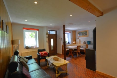 Wunderschn gelegenes, gerumiges Wohnhaus mit Terrasse und Garage auf groem Grundstck