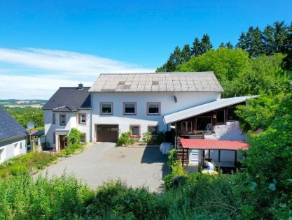 Wunderschn gelegenes, gerumiges Wohnhaus mit Terrasse und Garage auf groem Grundstck