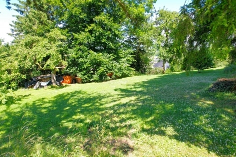 Wunderschn gelegenes, gerumiges Wohnhaus mit Terrasse und Garage auf groem Grundstck