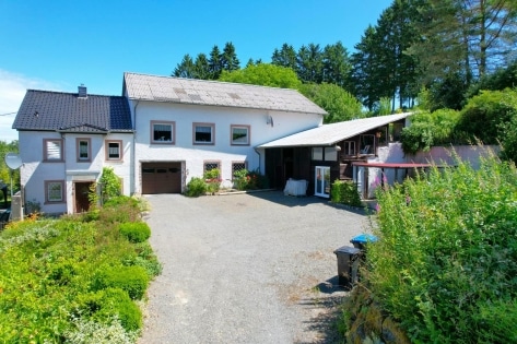 Wunderschn gelegenes, gerumiges Wohnhaus mit Terrasse und Garage auf groem Grundstck