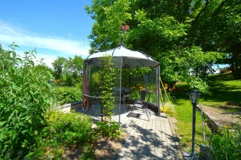 Wunderschn gelegenes, gerumiges Wohnhaus mit Terrasse und Garage auf groem Grundstck