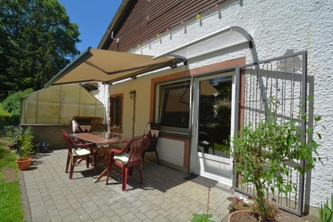 Wunderschn gelegenes, gerumiges Wohnhaus mit Terrasse und Garage auf groem Grundstck