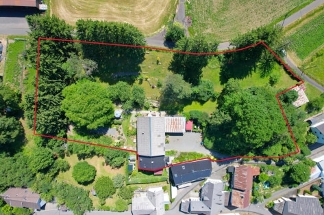 Wunderschn gelegenes, gerumiges Wohnhaus mit Terrasse und Garage auf groem Grundstck