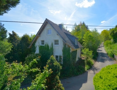 Wundersch�nes, ruhig gelegenes Einfamilienhaus mit Dachterrasse auf einem 7.399 m� gro�en Grundst�ck