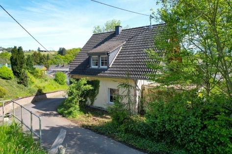 Wundersch�nes, ruhig gelegenes Einfamilienhaus mit Dachterrasse auf einem 7.399 m� gro�en Grundst�ck