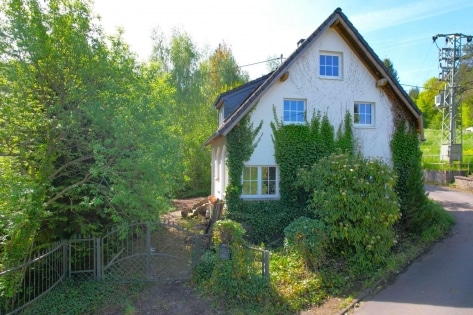 Wundersch�nes, ruhig gelegenes Einfamilienhaus mit Dachterrasse auf einem 7.399 m� gro�en Grundst�ck