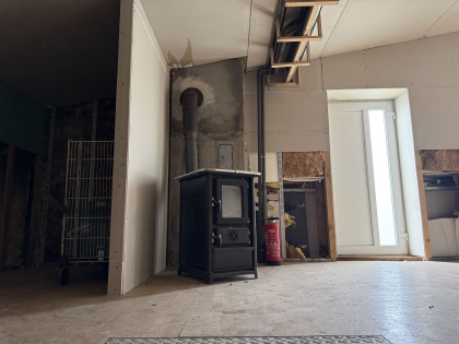 Zum Verkauf angeboten wird diese Gewerbehalle mit B�rogeb�ude und gro�z�giger Freifl�che